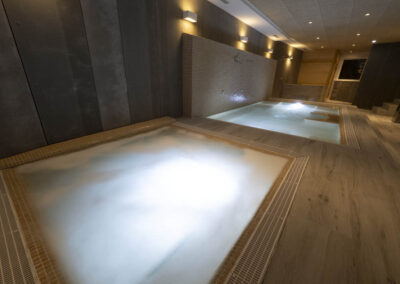 Jacuzzi con agua caliente en el SPA del Albergue